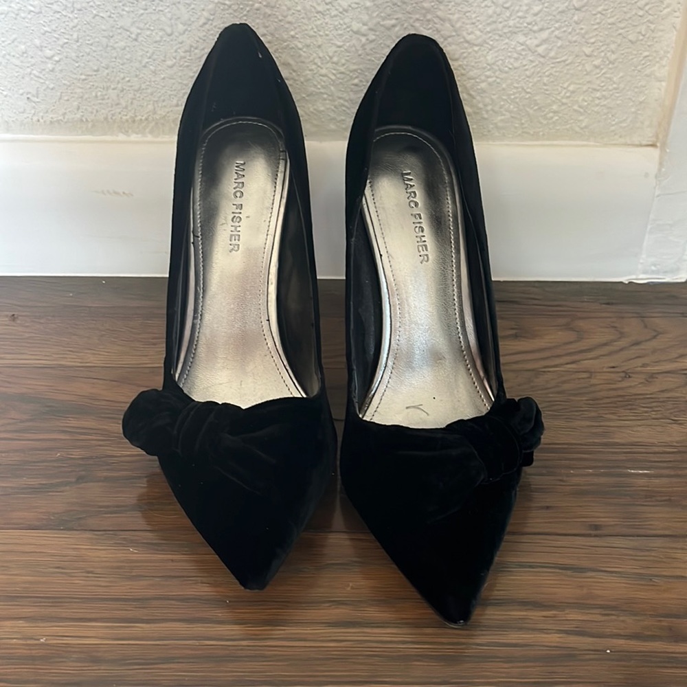 Marc Fisher black velvet pump